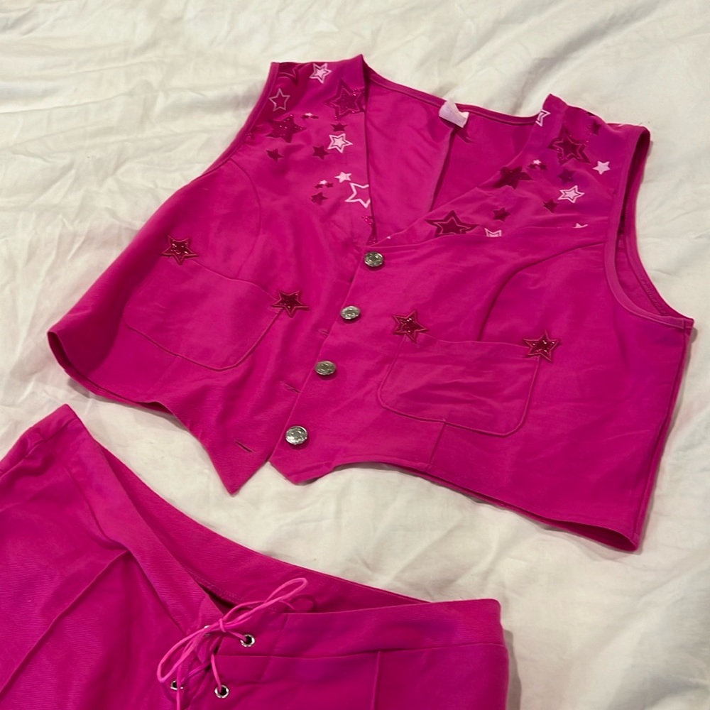 HALLOWEEN XL Barbie costume but did some DIY see notes